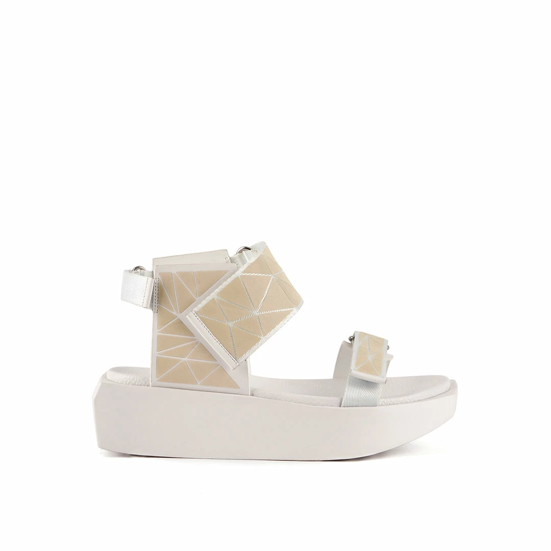 ANREALAGE X UN WOMEN Dimension Wa Lo