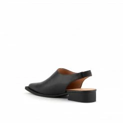 ISSEY MIYAKE X UN WOMEN Fin Flat
