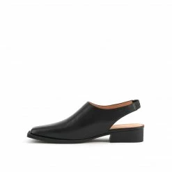 ISSEY MIYAKE X UN WOMEN Fin Flat