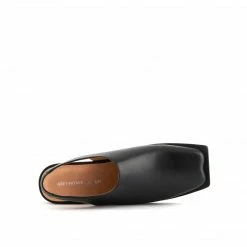 ISSEY MIYAKE X UN WOMEN Fin Flat